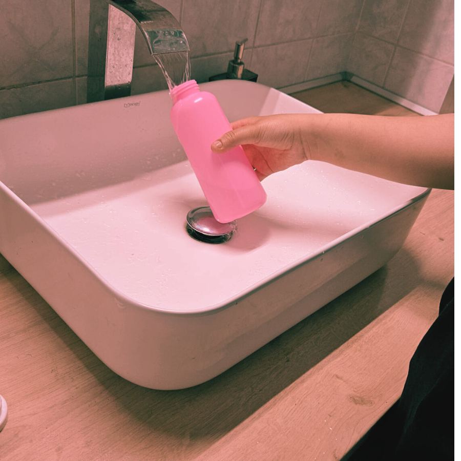 Le flacon de rinçage périnéal douceur post-partum Isanoa™